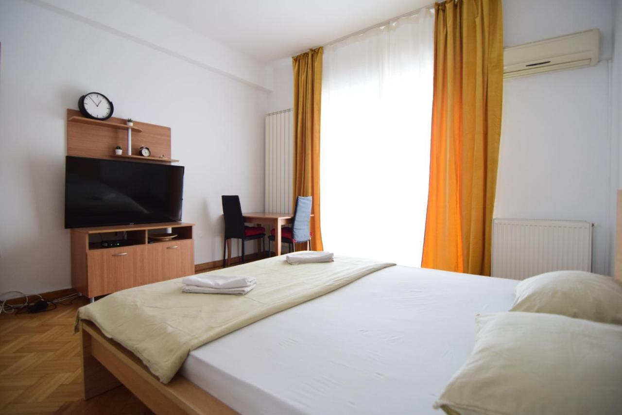 Resedinta Lui Calin - Calea Victoriei Near Royal Palace Bucureşti
